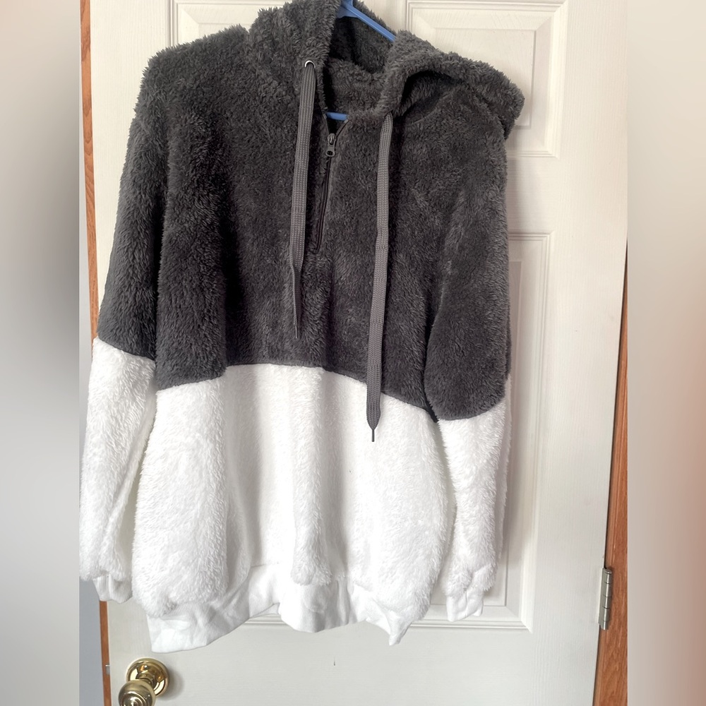 NWOT fleece 3/4 zip pull over size L/ XL size